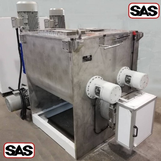 Mixer for shampoo bar making